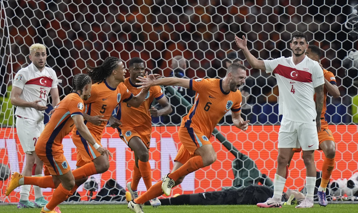 Stefan de Vrij of the Netherlands, second right, celebrates after scoring his sides first goal scored his side first goal during the quarterfinal match between the Netherlands and Turkey at the Euro 2024 soccer tournament in Berlin, Germany, Saturday, July 6, 2024. (AP)