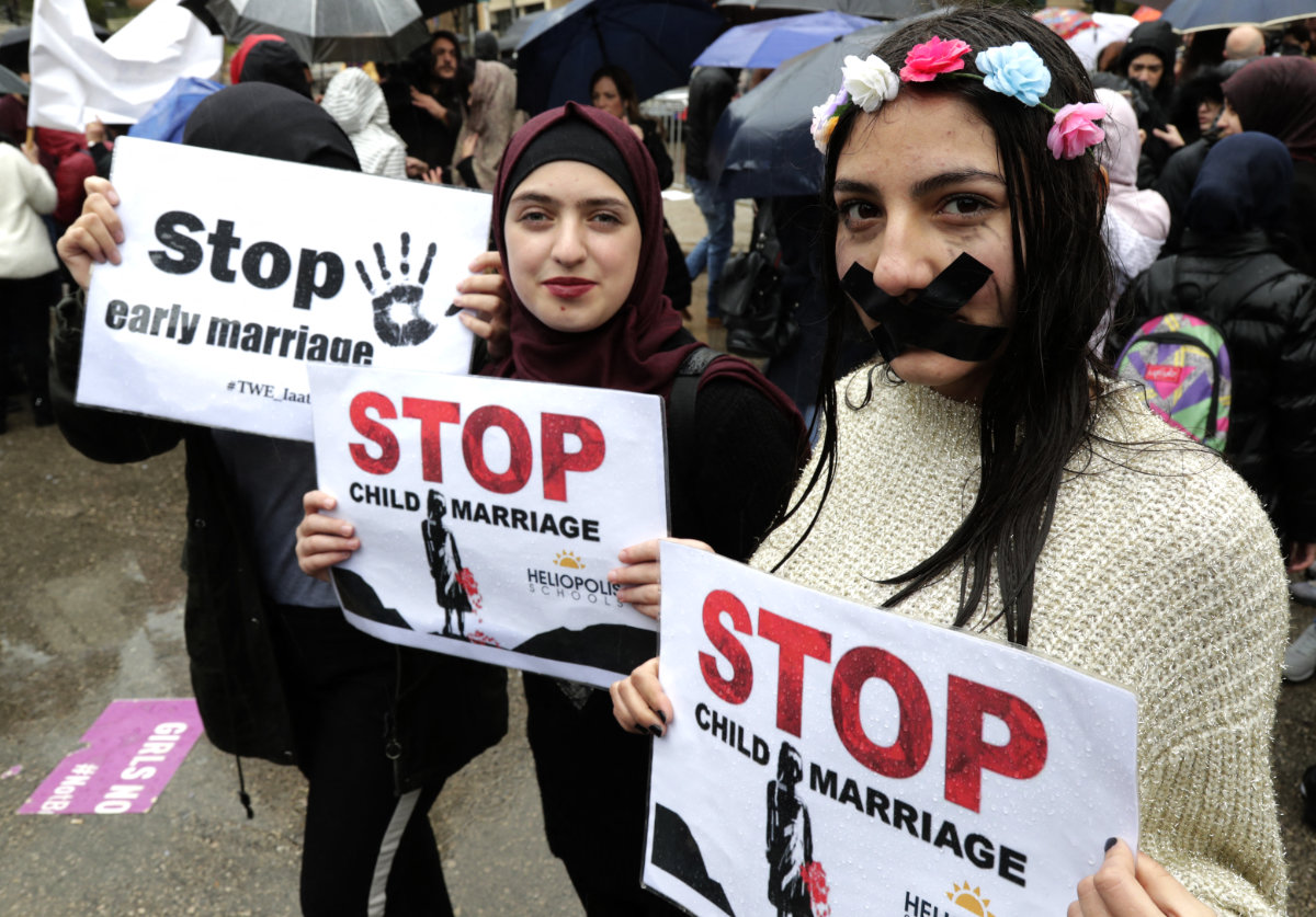 Lebanese women march in Beirut to demanding that marriage before the age of 18 be banned. (AFP)