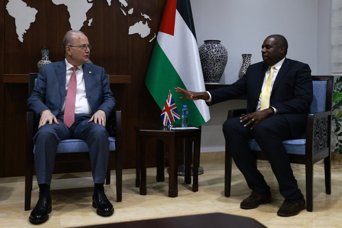 British FM David Lammy (R) meeting with Palestinian PM Mohammed Mustafa on August 16, 2024. (AFP)