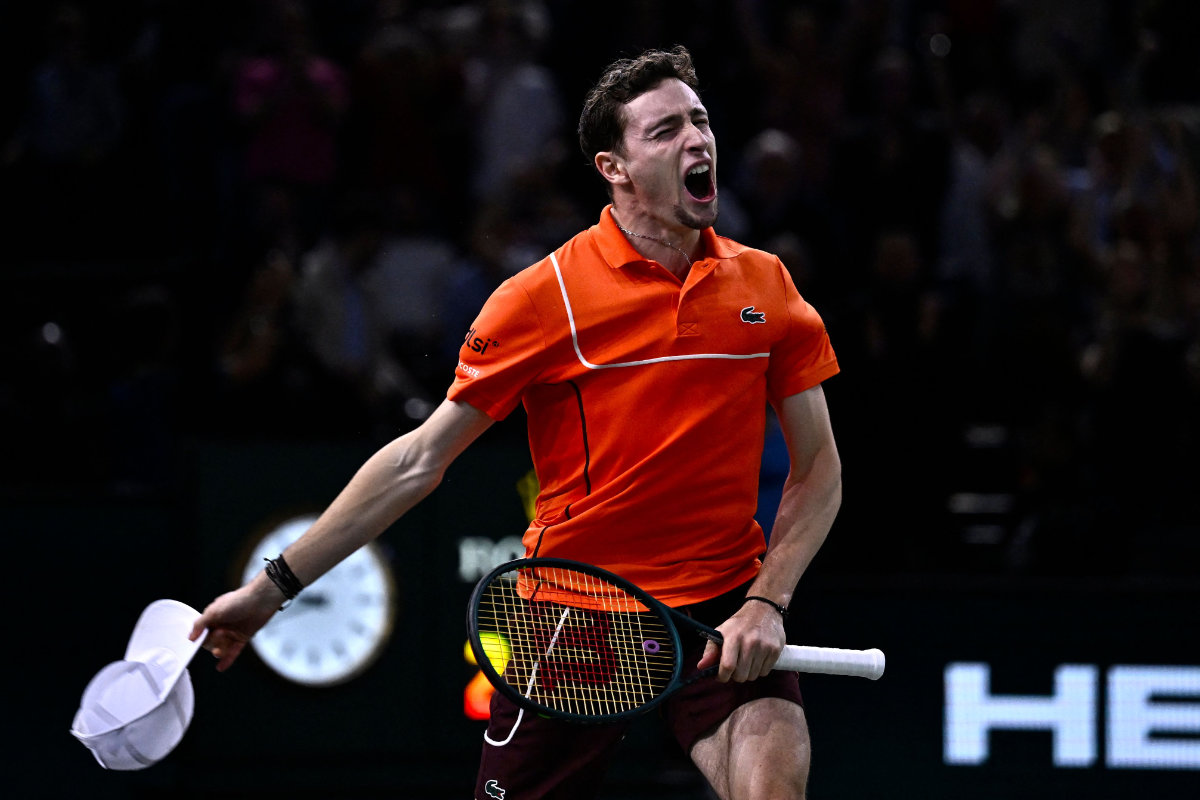France's Ugo Humbert celebrates after winning against Spain's Carlos Alcaraz in their men's singles round of 16 at the Paris ATP Masters 1000 tennis tournament at the Accor Arena in Paris on Oct. 31, 2024. (AFP)