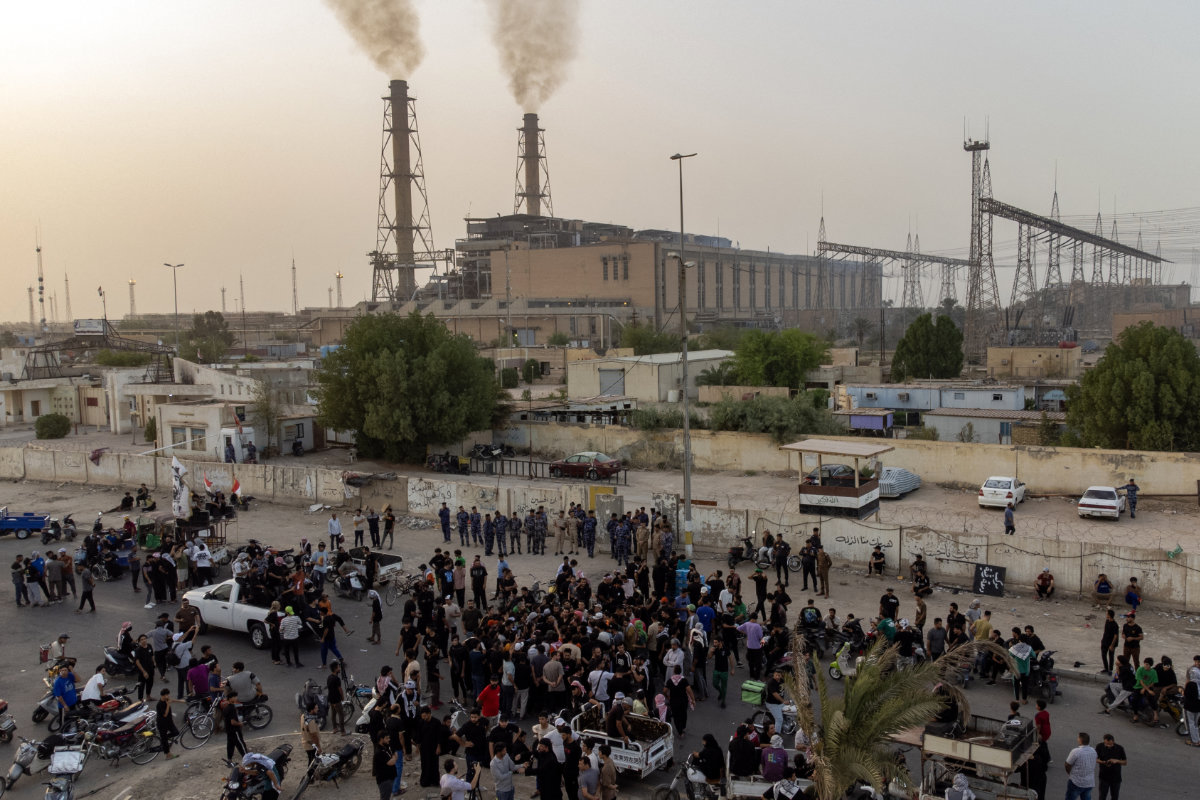 Demonstrators gather outside a thermal power station in Nasiriyah, Iraq, in protest against frequent power cuts. (AFP file)