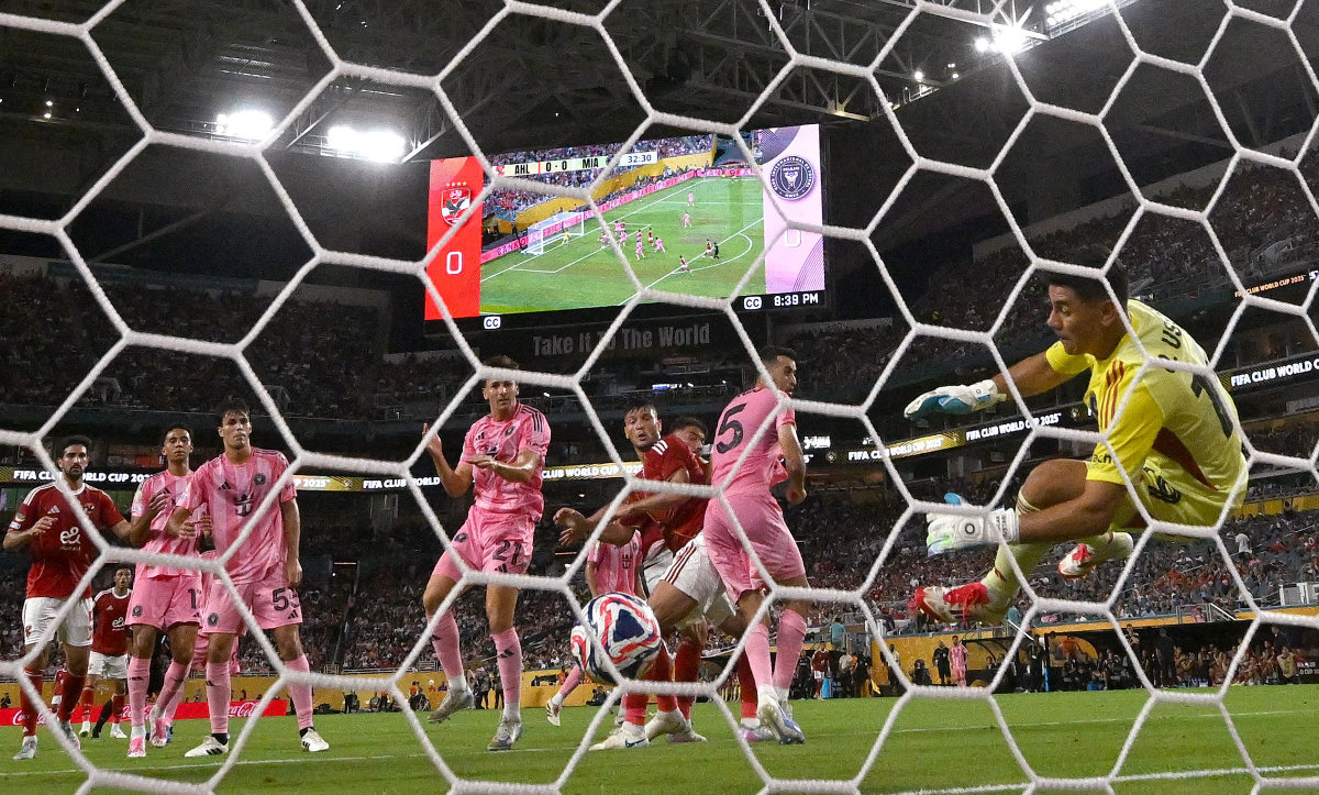 Inter Miami's Argentine goalkeeper #19 Oscar Ustari makes a save during the Club World Cup 2025 Group A football match between Egypt's Al-Ahly and US Inter Miami at the Hard Rock stadium in Miami on June 14, 2025. (AFP)
