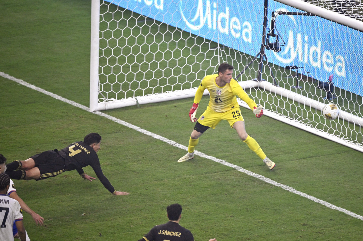 Mexico midfielder Edson Alvarez (4) scores a goal against US goalkeeper Matthew Freese (25) in the second half during the 2025 Gold Cup Final at NRG Stadium. (Jerome Miron-Imagn Images)