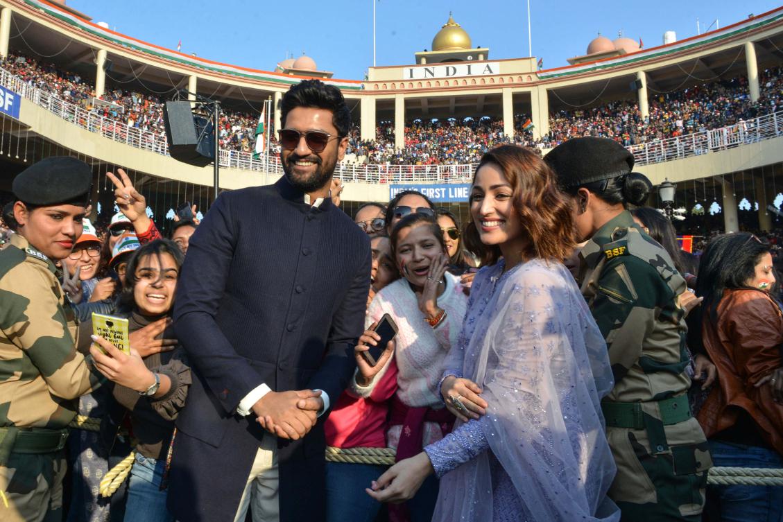Indian actor Vicky Kaushal and bollywood actress Yami Gautam pose for photographs during the promotion of the upcoming film 'Uri' on the occasion of the Republic Day celebrations at the India-Pakistan Wagah border post, some 35 kms from Amritsar on January 26, 2019. (AFP)