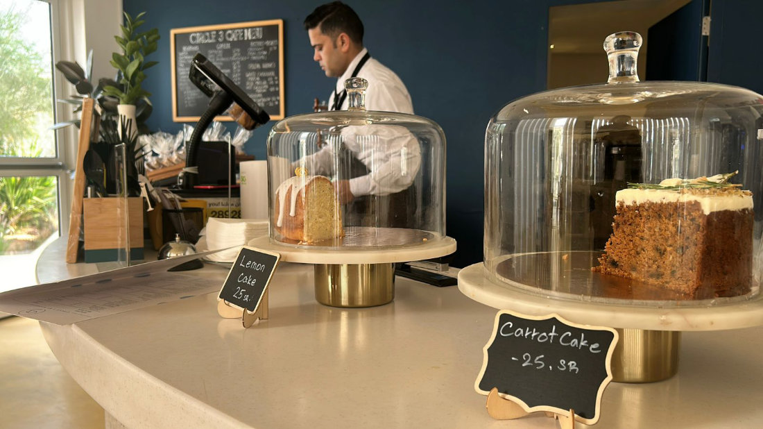 Connected to the center, Circle 3 by Acoustic, which is a restaurant and coffee shop that serves a variety of food options and beverages, where I tried the lunch menu and coffee. (AN photo by Haifa Alshammari)