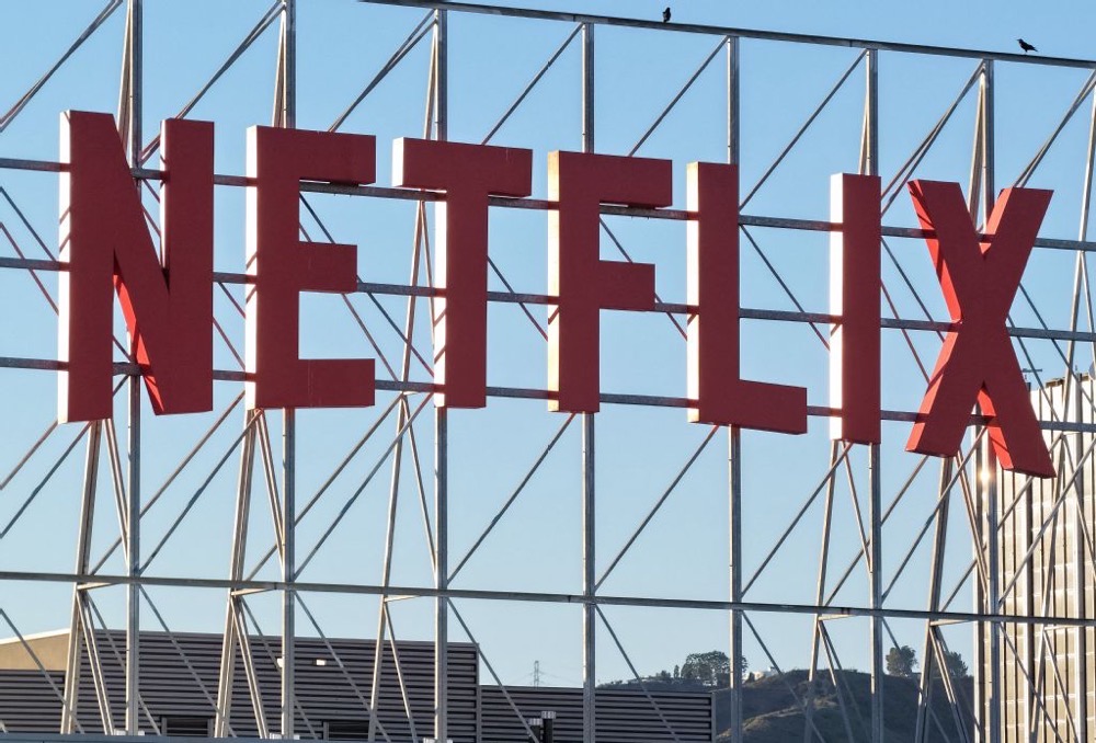 Netflix’s bid favored for immediate benefits over Comcast’s longer-term payoff. (Getty Images/AFP)