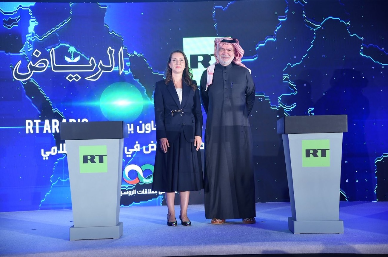 AlRiyadh newspaper signed a memorandum of understanding with RT promising news exchange and joint training cooperation. AlRiyadh EIC (right) pictured with Managing Editor Nawal Aljabr (left). (@nawalaljabr1)