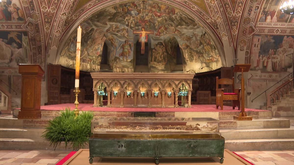 This video grab taken from an AFP shooting shows the remains of St. Francis of Assisi on display in a glass case inside the Basilica of St. Francis of Assisi during a press preview, in Assisi on February 21, 2026. The exposition to the public of the remains will begin on February 22 to mark the 800th anniversary of his death in 1226. ( AFP)