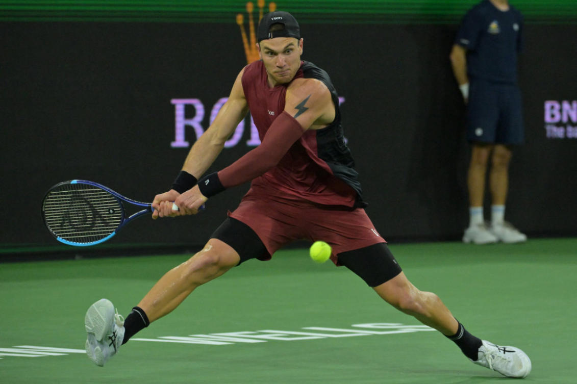 Jack Draper (hits a shot as he defeated Novak Djokovic in the 4th round during the BNP Paribas Open at the Indian Wells Tennis Garden. (Jayne Kamin-Oncea-Imagn Images)
