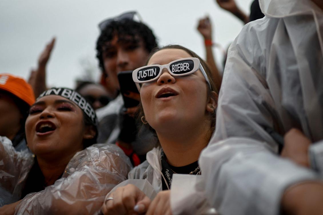 Thousands of fans have gathered in the California desert for the hotly anticipated Coachella Festival, which kicks off Friday with pop princess Sabrina Carpenter in the headliner spotlight. (AFP)
