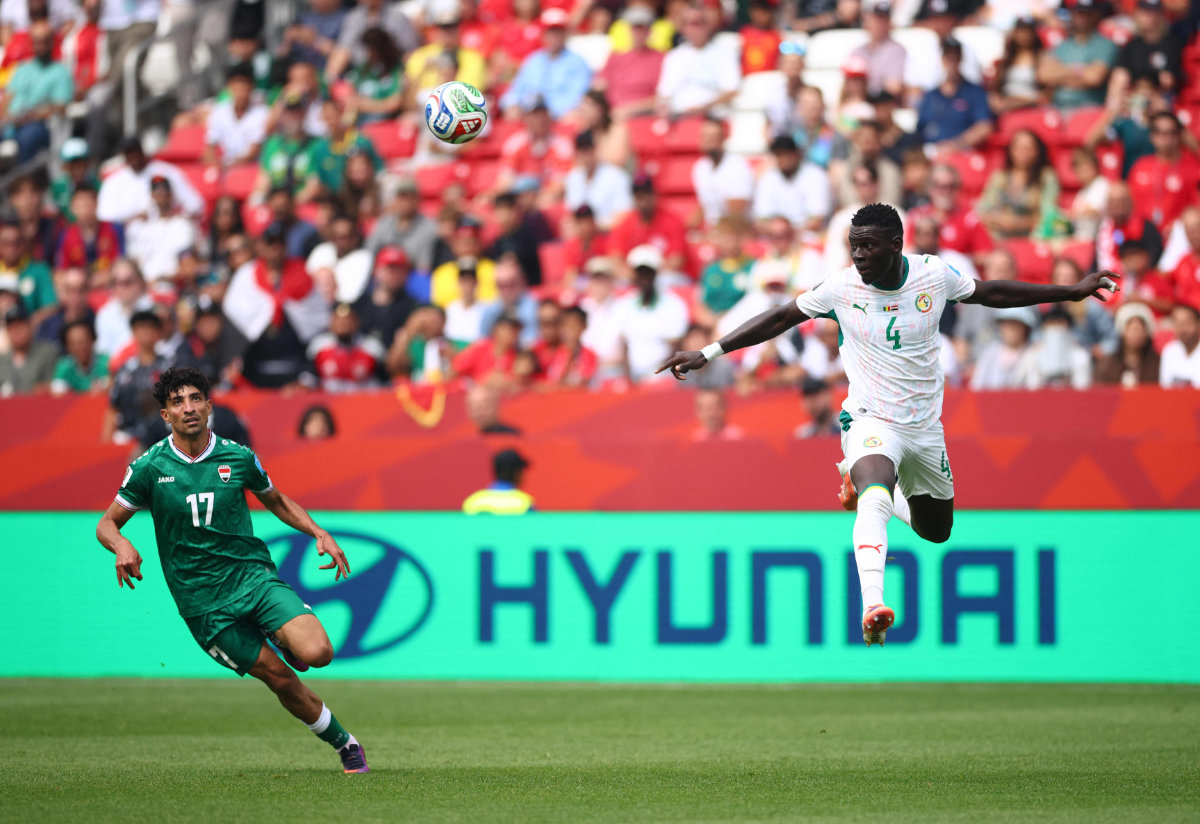 Senegal's defender Abdoulaye Seck heads the ball Iraq's midfielder Ali Jasim during the 2026 World Cup Group I football match between Senegal and Iraq at the Toronto Stadium in Toronto on June 26, 2026. (AFP)