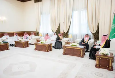  أمير منطقة الباحة يطّلع على إنجازات الاتحاد السعودي للطيران الشراعي  