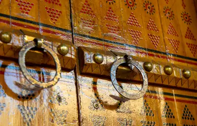 الأبواب النجدية.. ملامح أصالة تتوهج في سوق حائل الشعبي