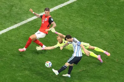 غياب رونالدو.. ميسي يقود التشكيلة المثالية لثاني جولات كأس العالم