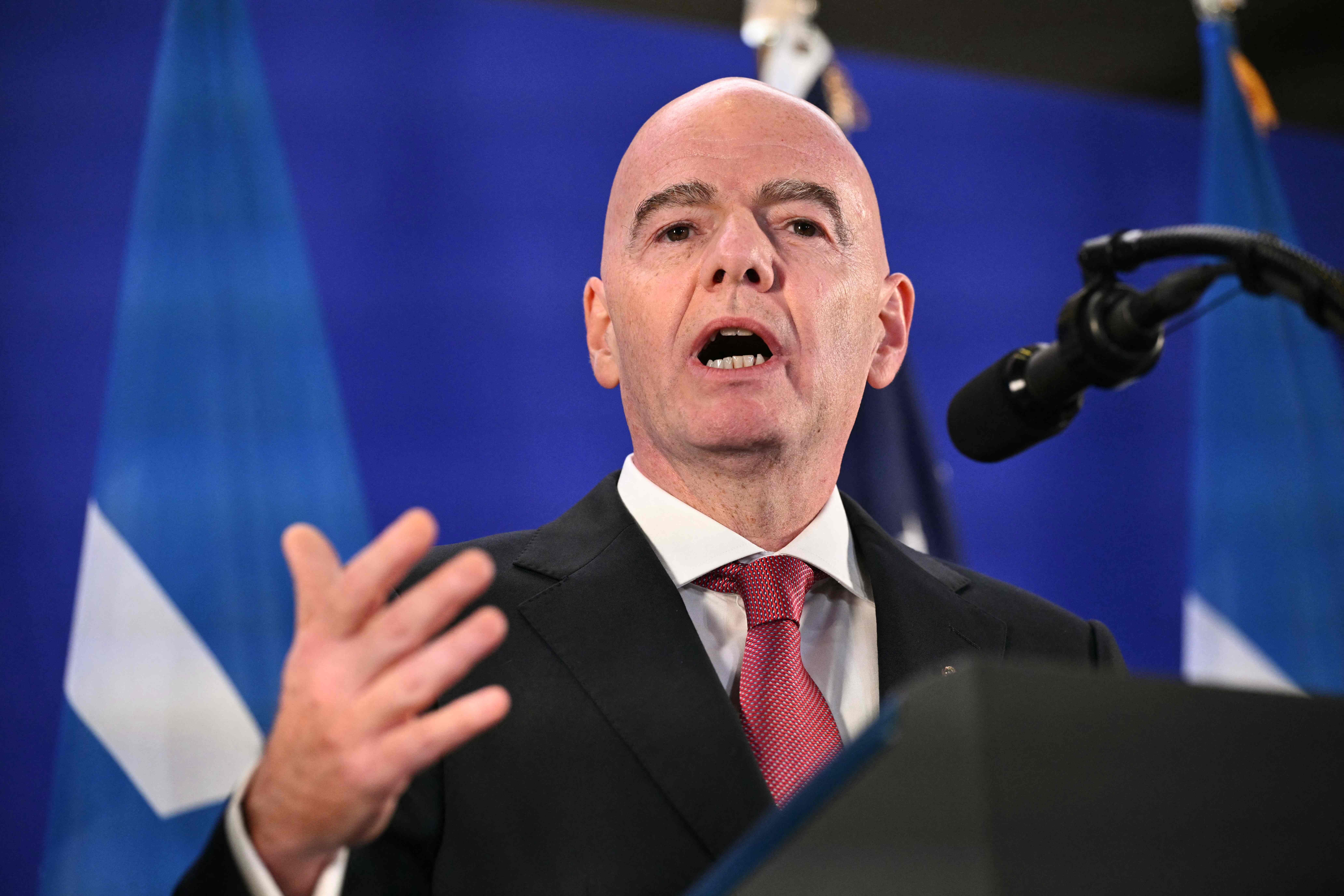 De Laurentiis wanted to ‘shoot’ Infantino, then applauded his World Cup show