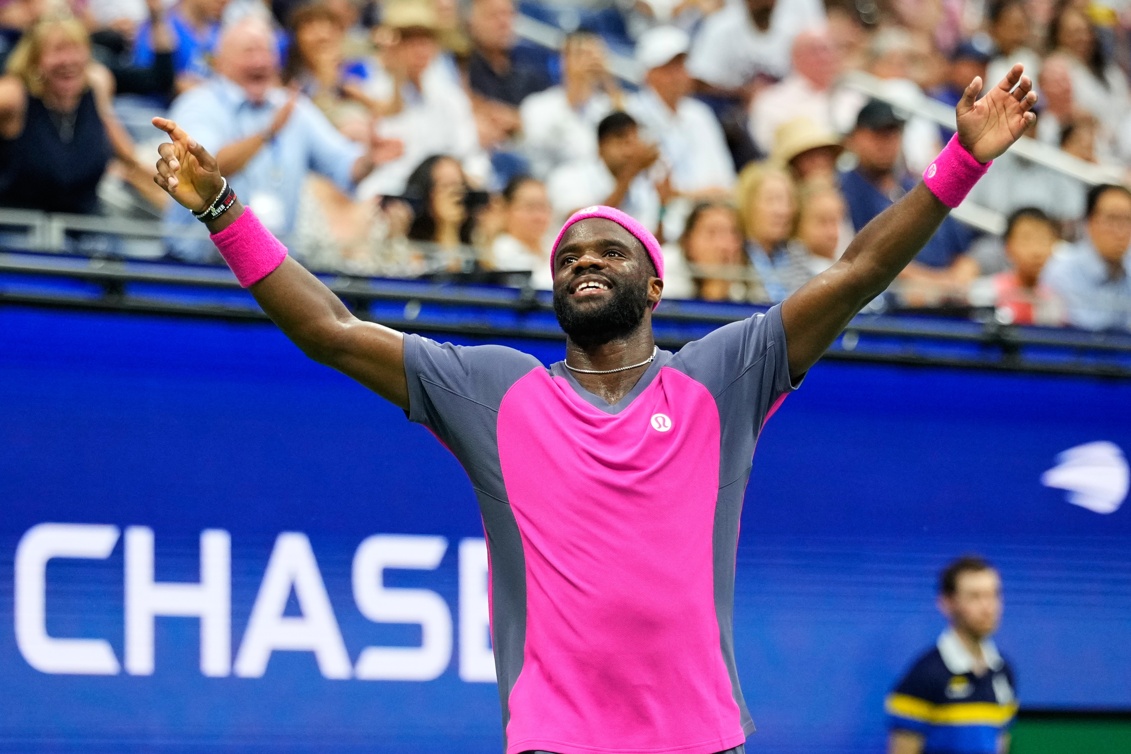 Tiafoe escapes Michelsen to reach US Open semi-finals
