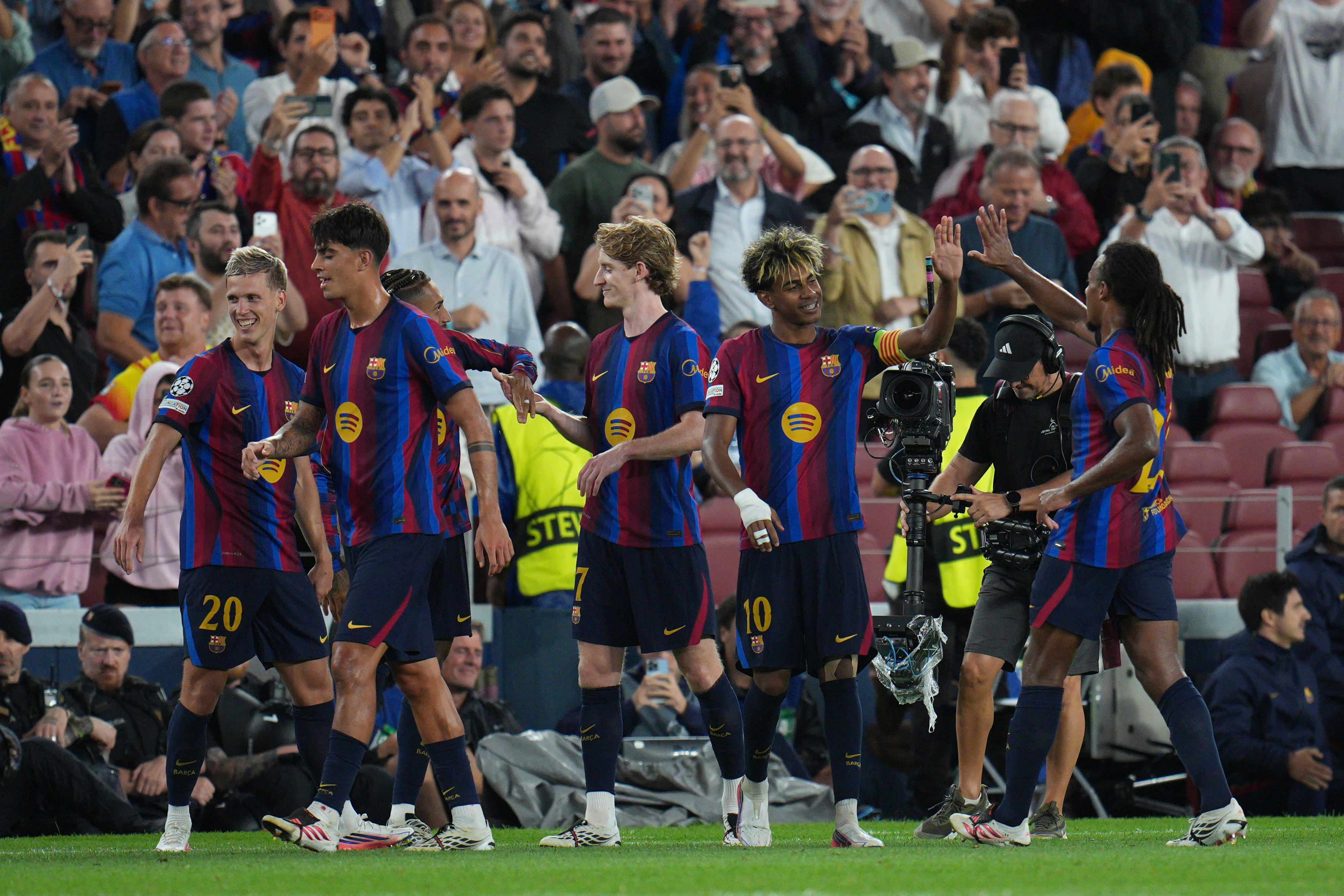 Rampant Raphinha bags brace as Barcelona rout Feyenoord