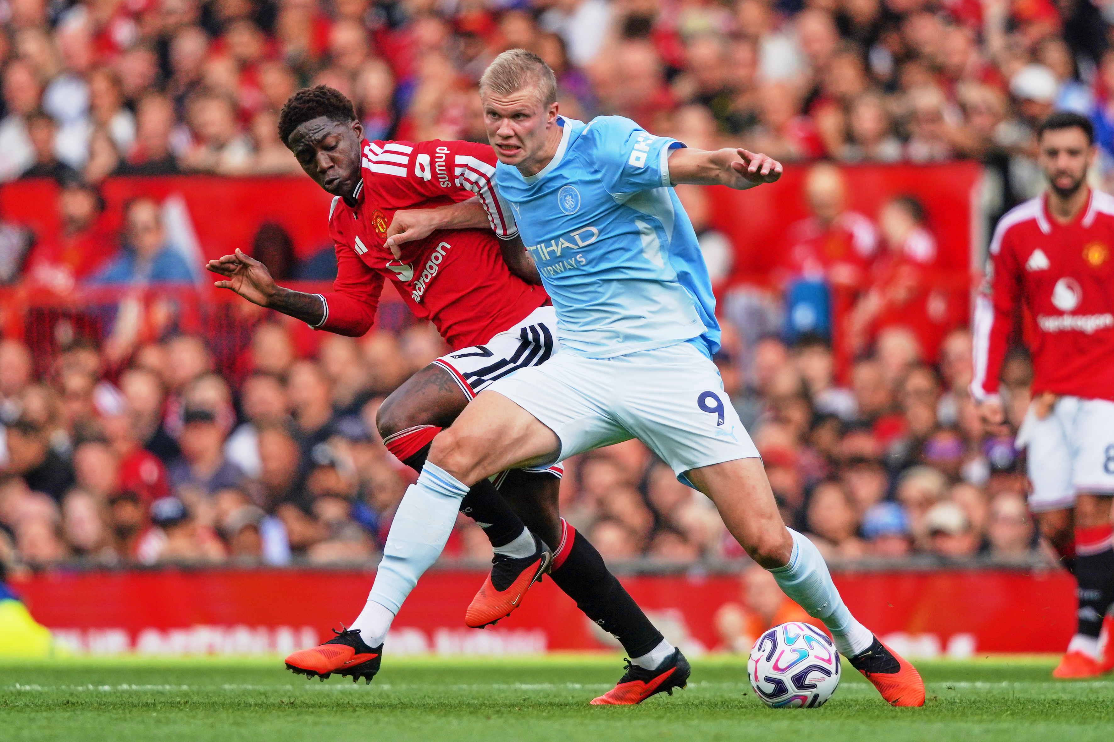 Haaland’s disputed goal wins Manchester derby for 10-man City against United
