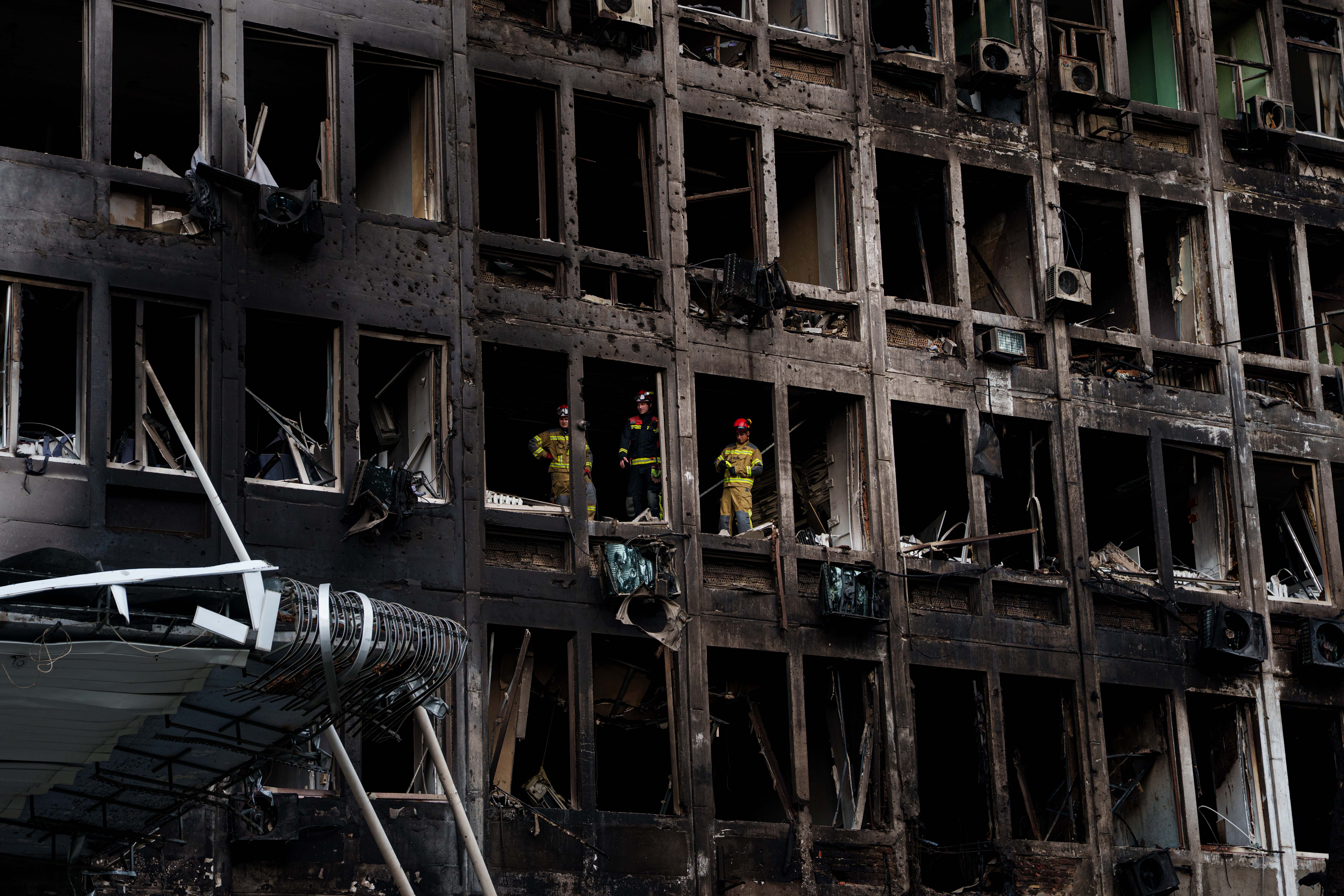Russia pounds Kyiv with drones, killing 2 and wounding 23 hours before Zelensky’s UN address