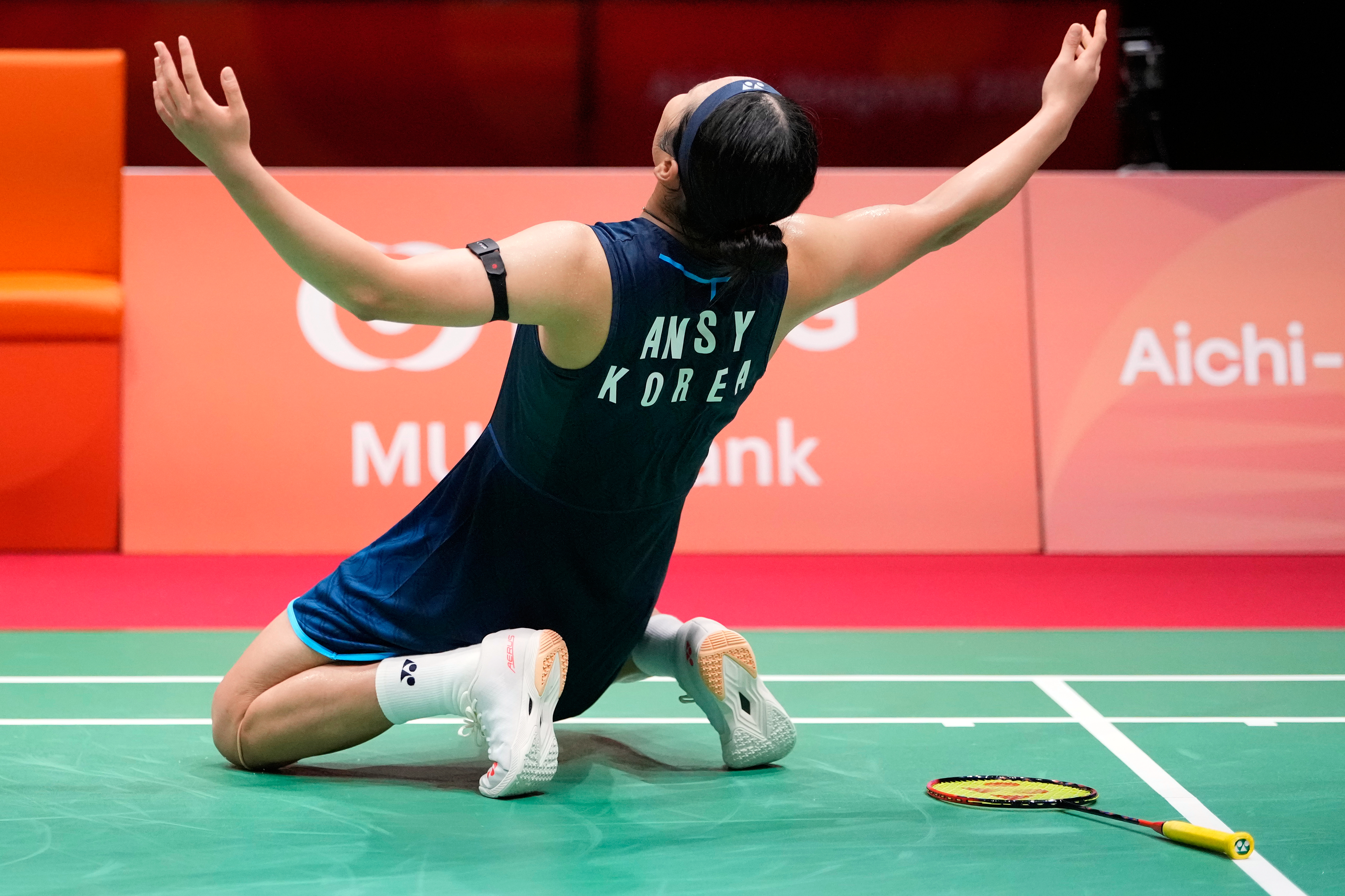 Ruthless An retains Asian Games badminton crown as Kunlavut triumphs