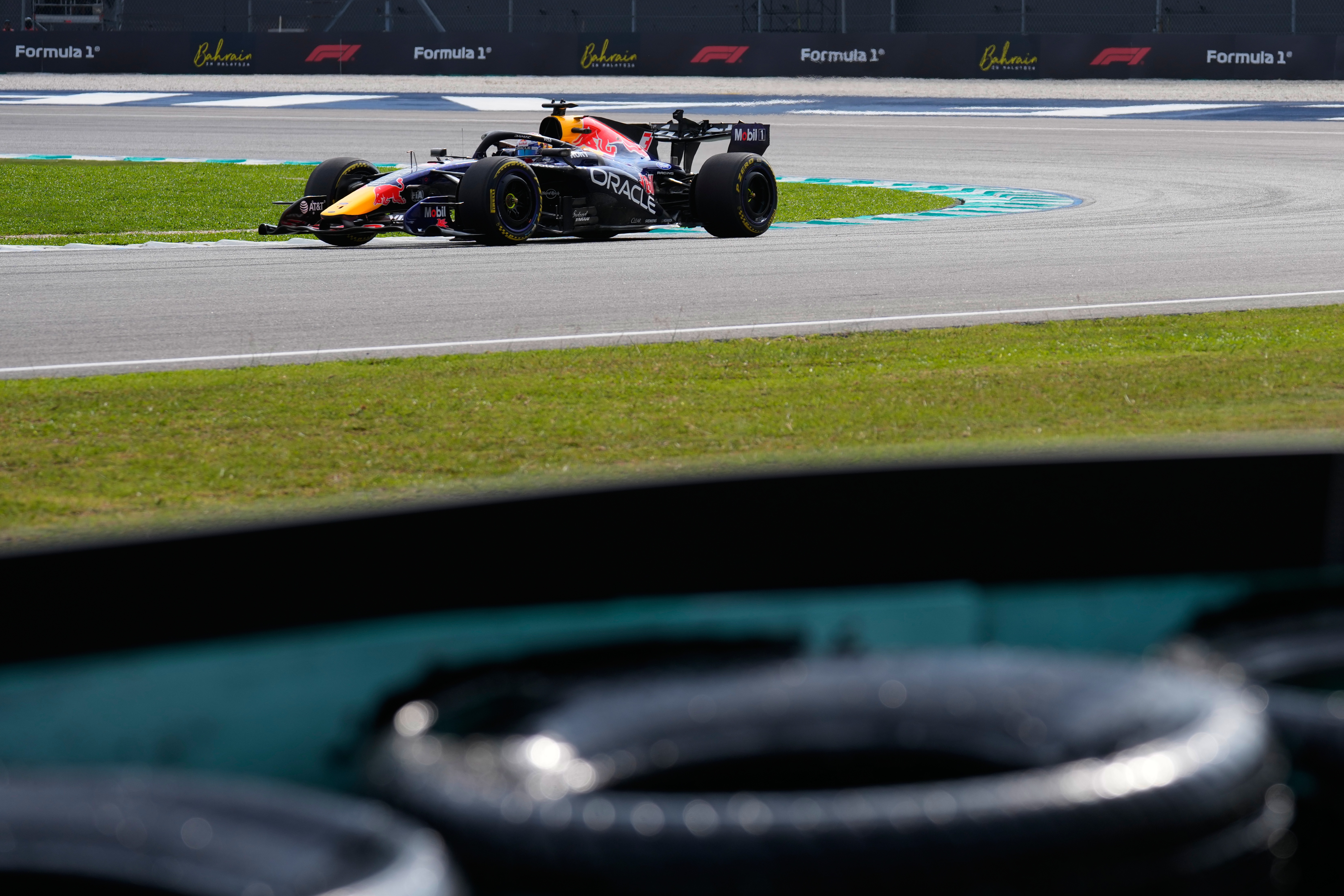 Verstappen goes own way to avoid the rain