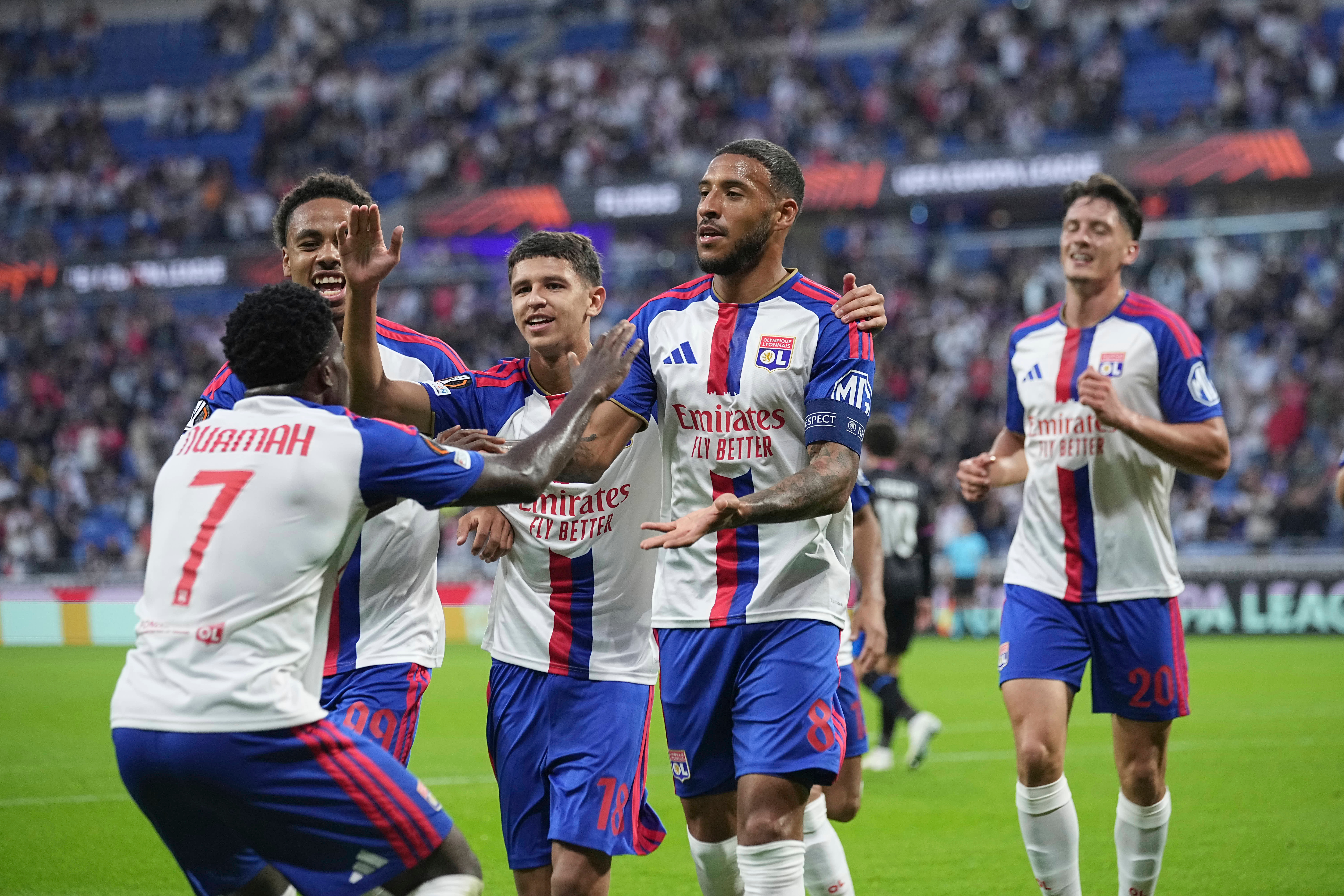 Lyon down Palace in Europa League, Sunderland leave it late