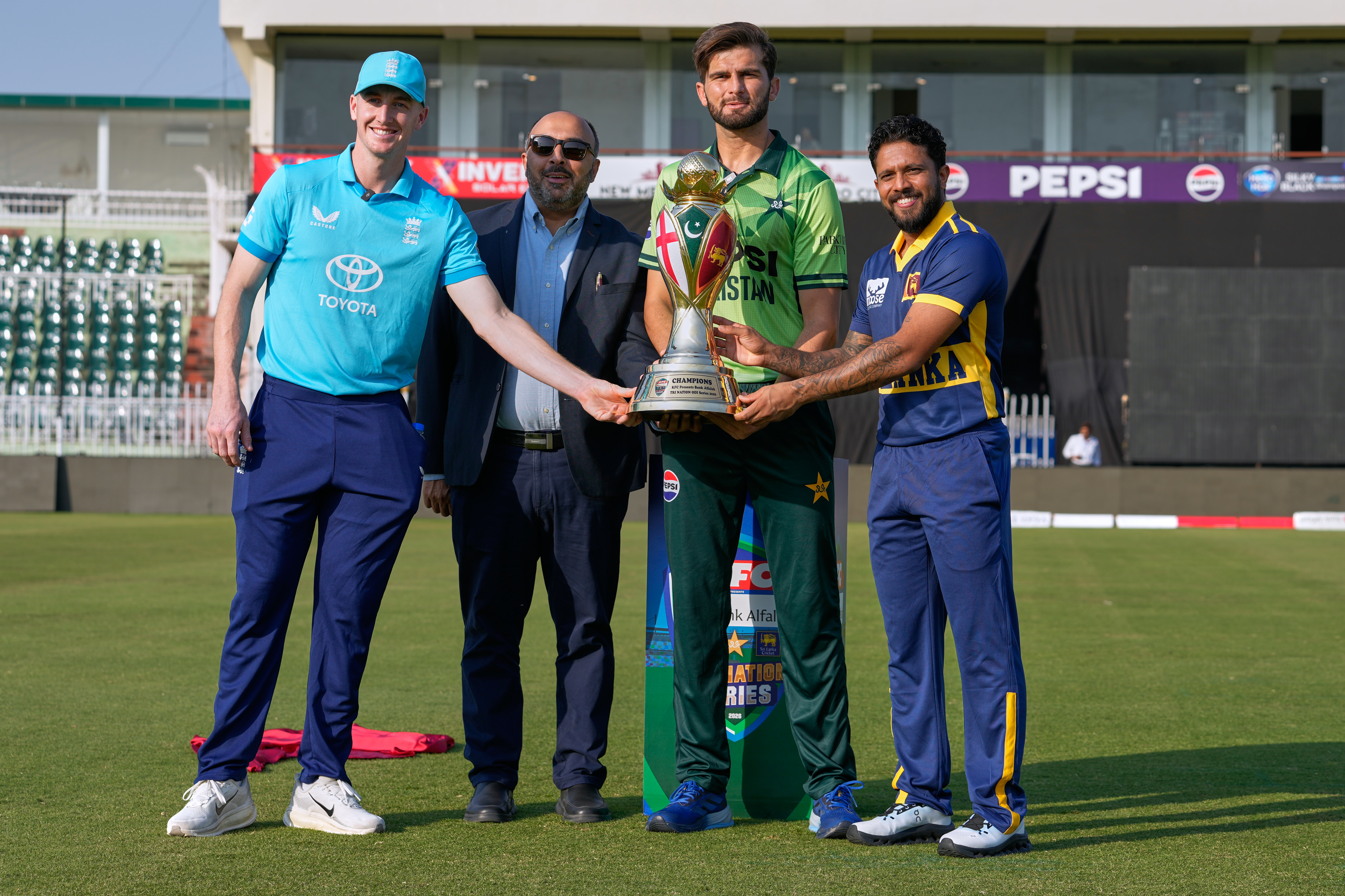 England win toss and bowling first against Pakistan in ODI tri-series