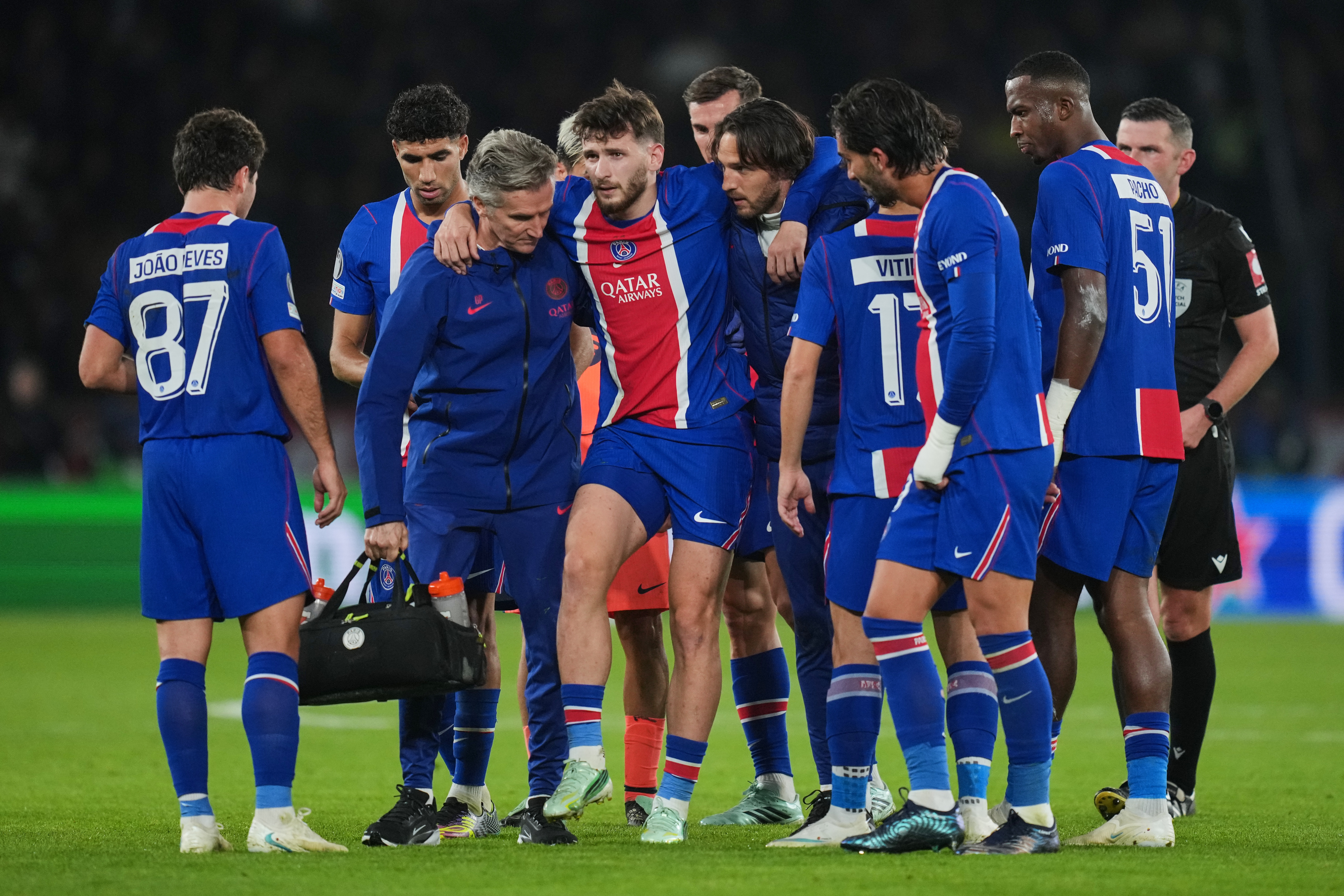 PSG winger Kvaratskhelia’s season in doubt after torn ACL