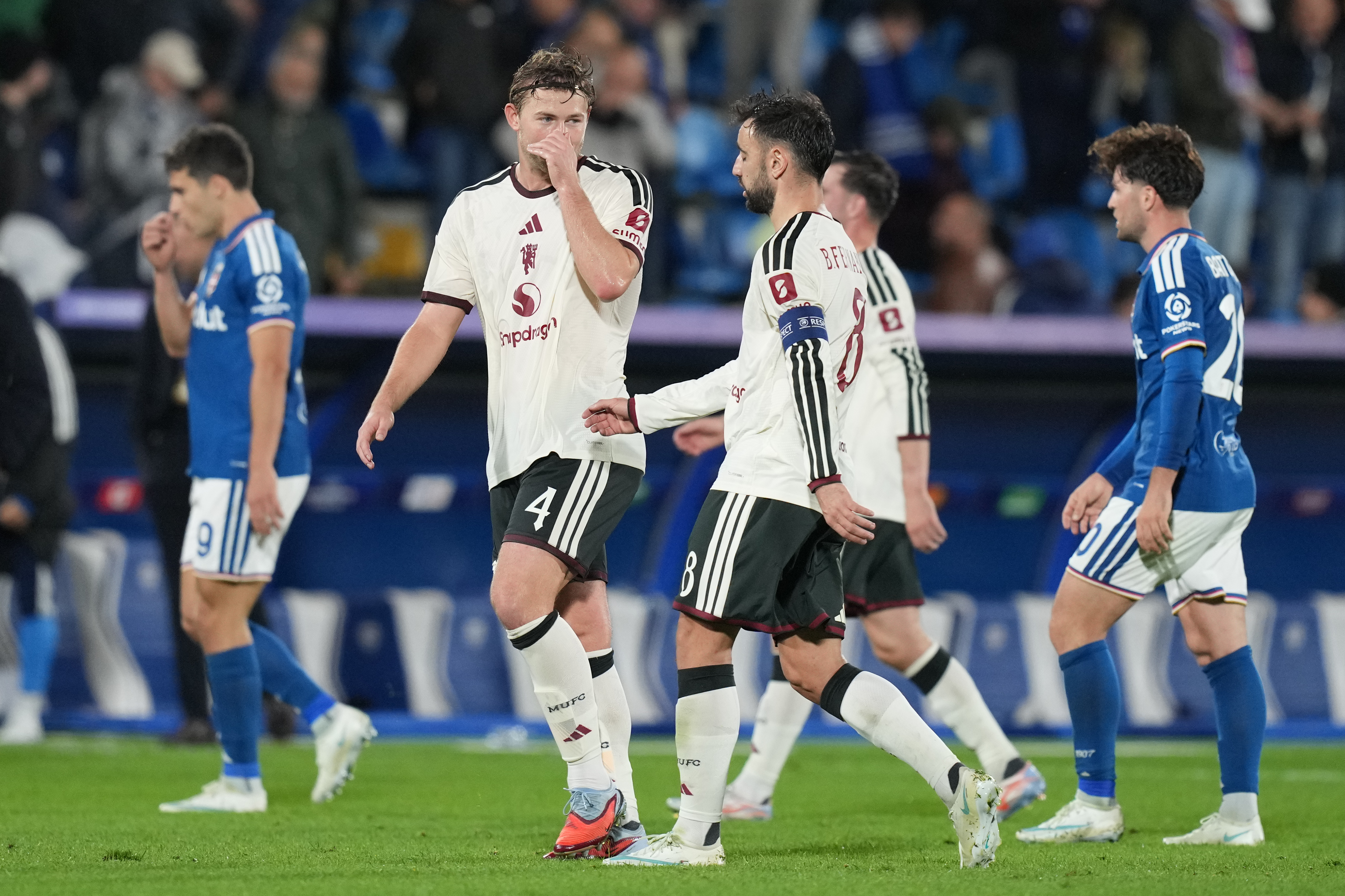 Rooney labels Man United players ‘selfish’ after Fernandes criticism
