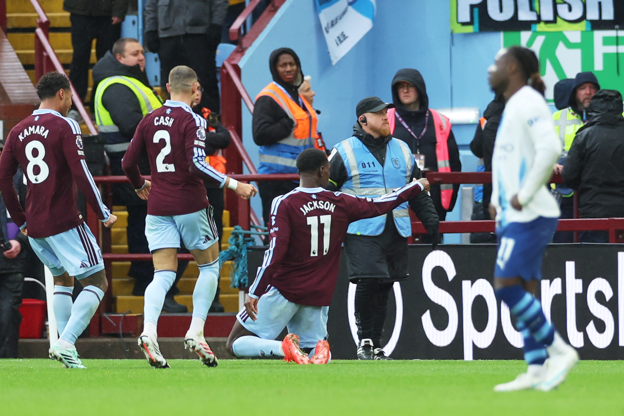 Jackson double ends Man City’s perfect run as Villa win 2-1