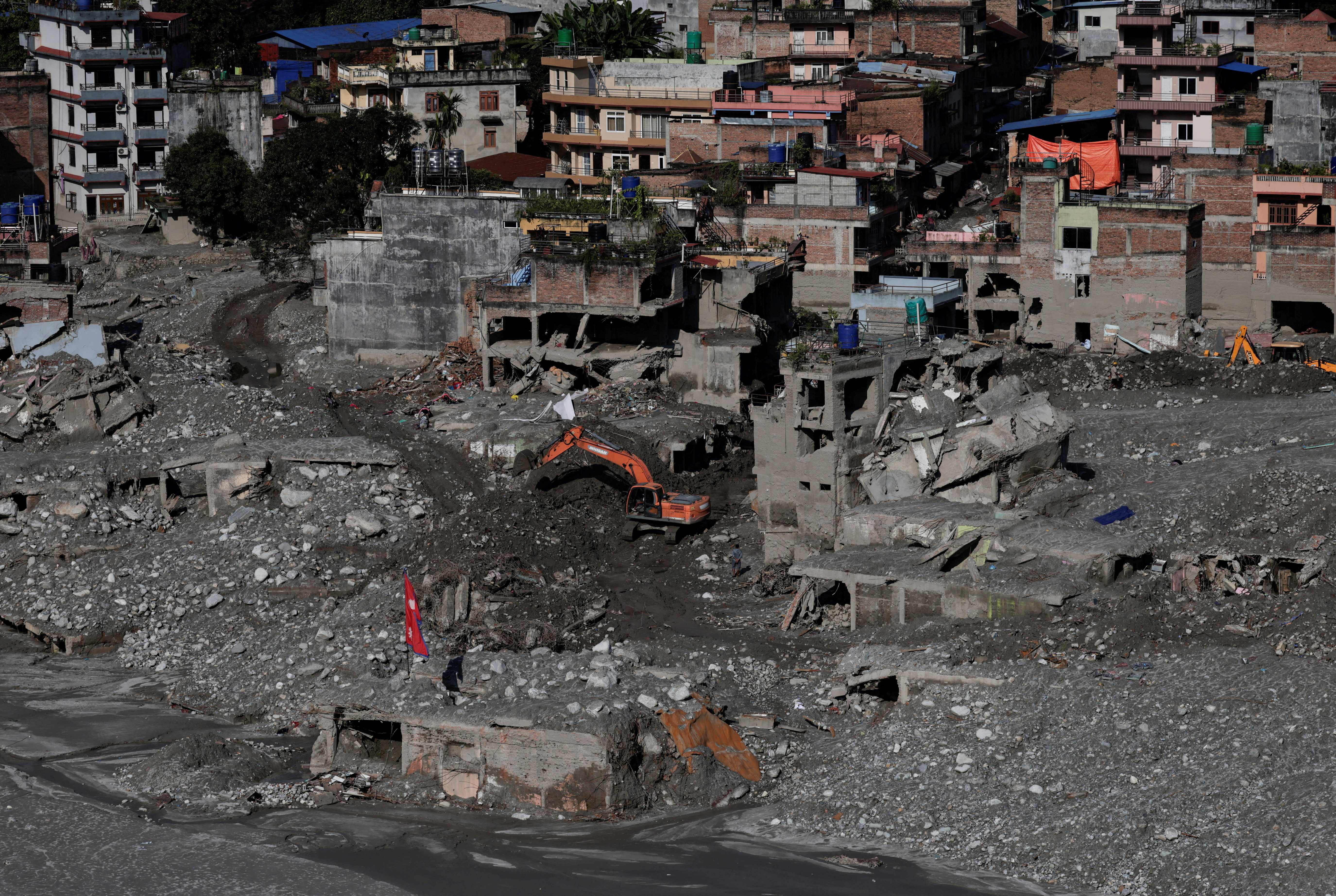 ‘Struggling to eat’: Survivors suffer after Indonesia quake