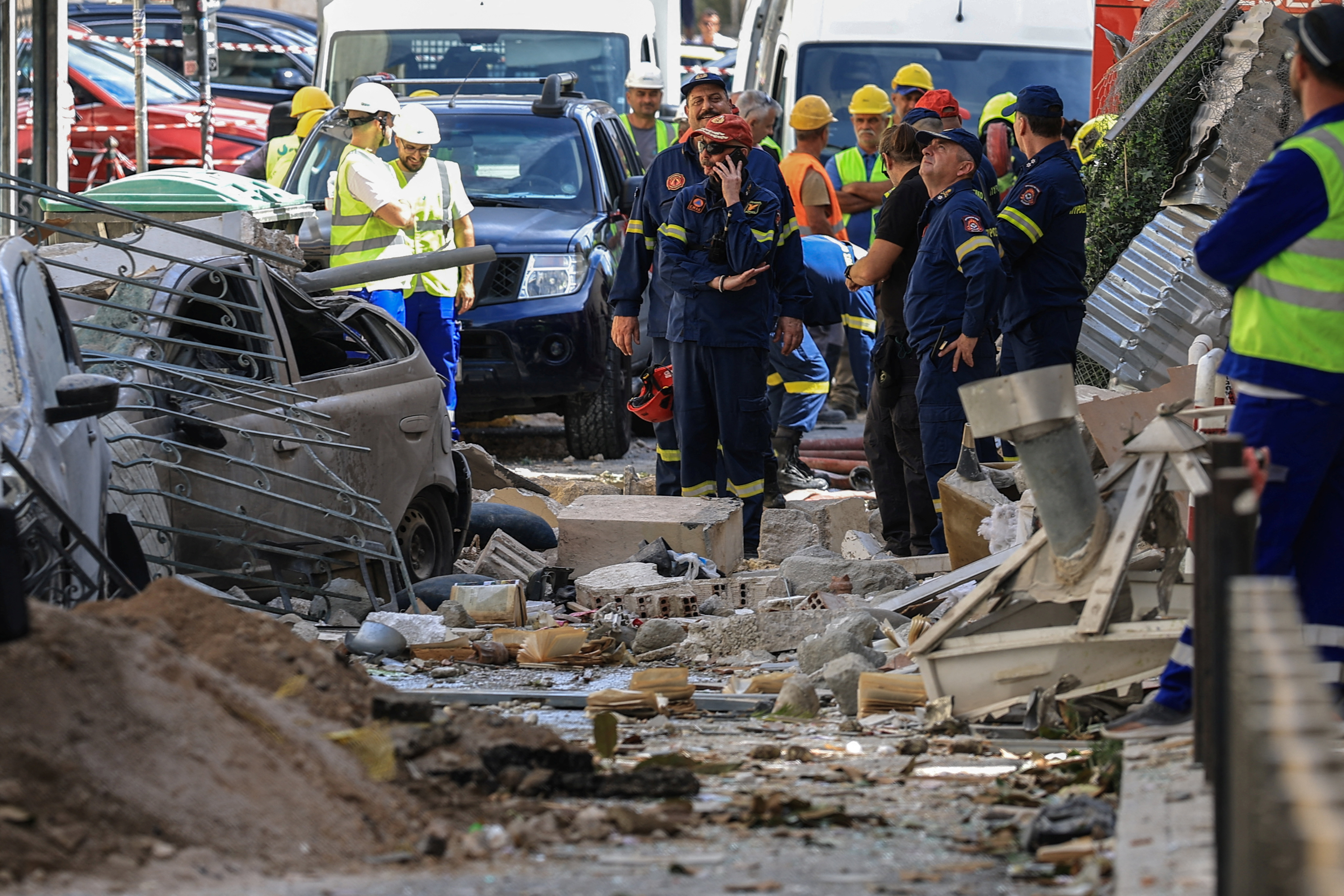 Athens Blast Downs Building: 2 Pulled, 4 Missing Near Acropolis | Press Glob
