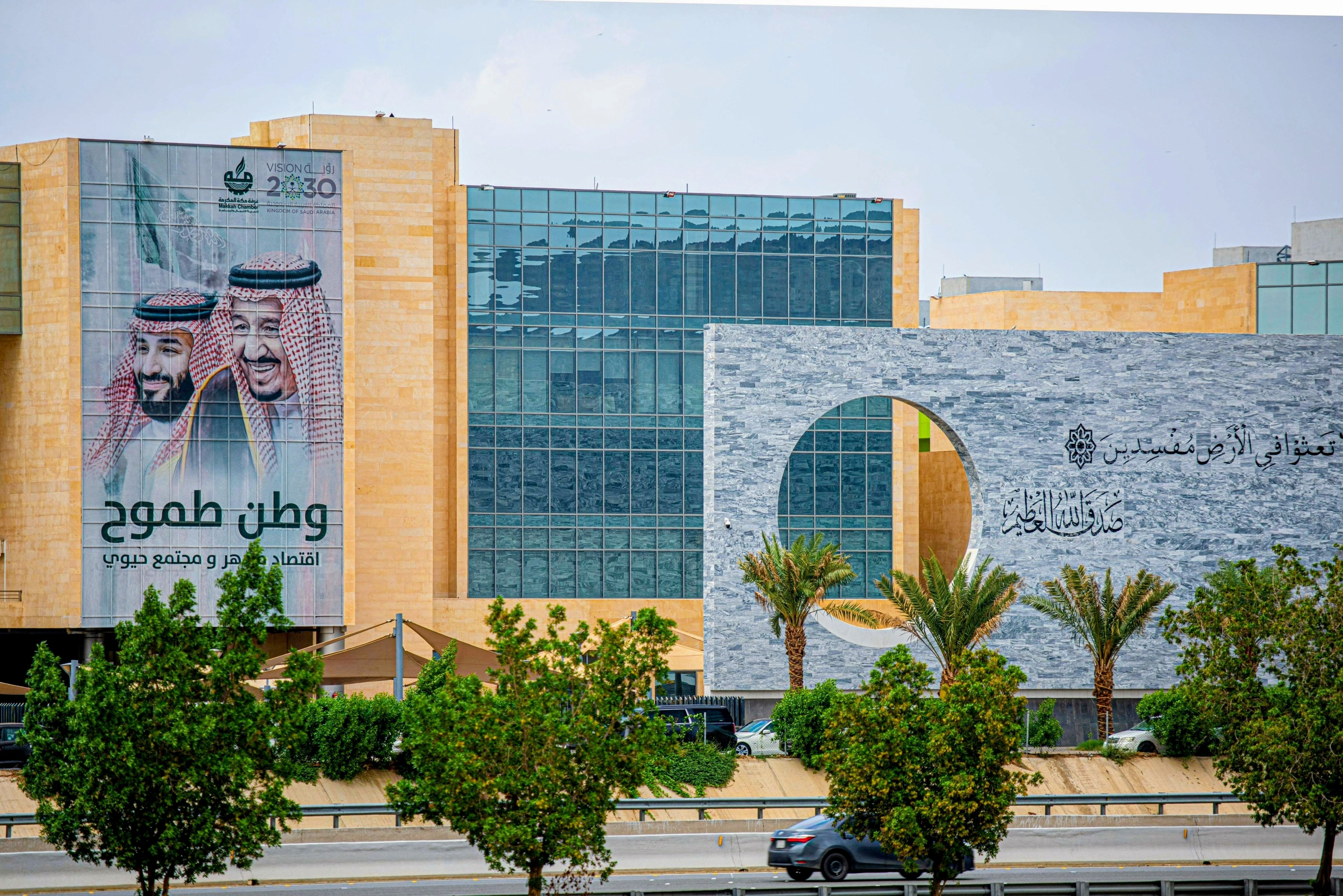 تأهيل الكوادر الوطنية بقطاع مبيعات العطور في مكة