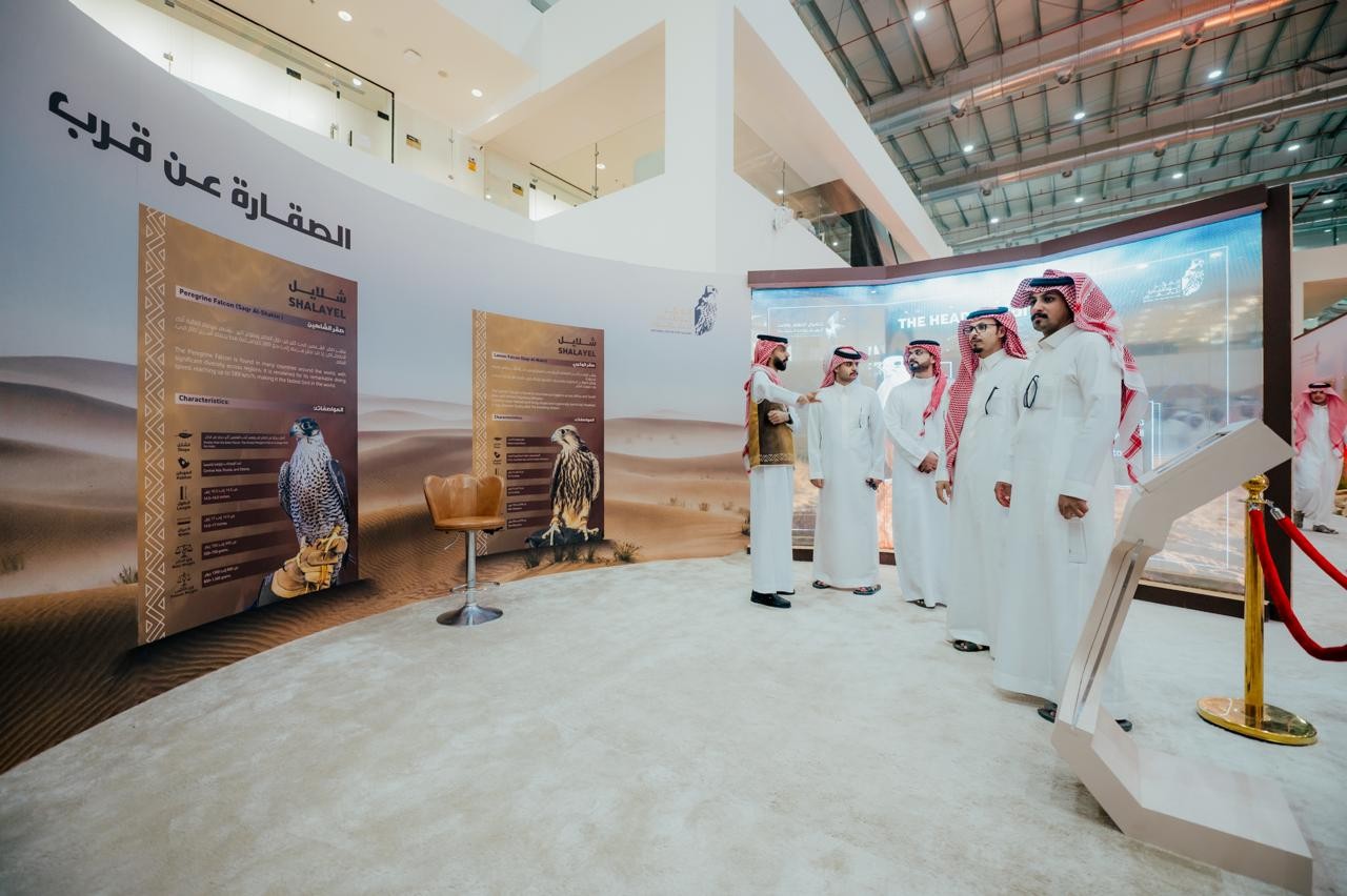 بمقتنيات تاريخية.. "شلايل" يوثّق علاقة ملوك المملكة بالصقور