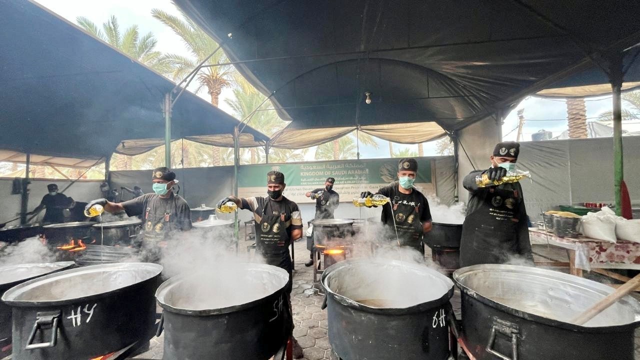 أكثر من 24 ألف وجبة سعودية لأهالي غزة