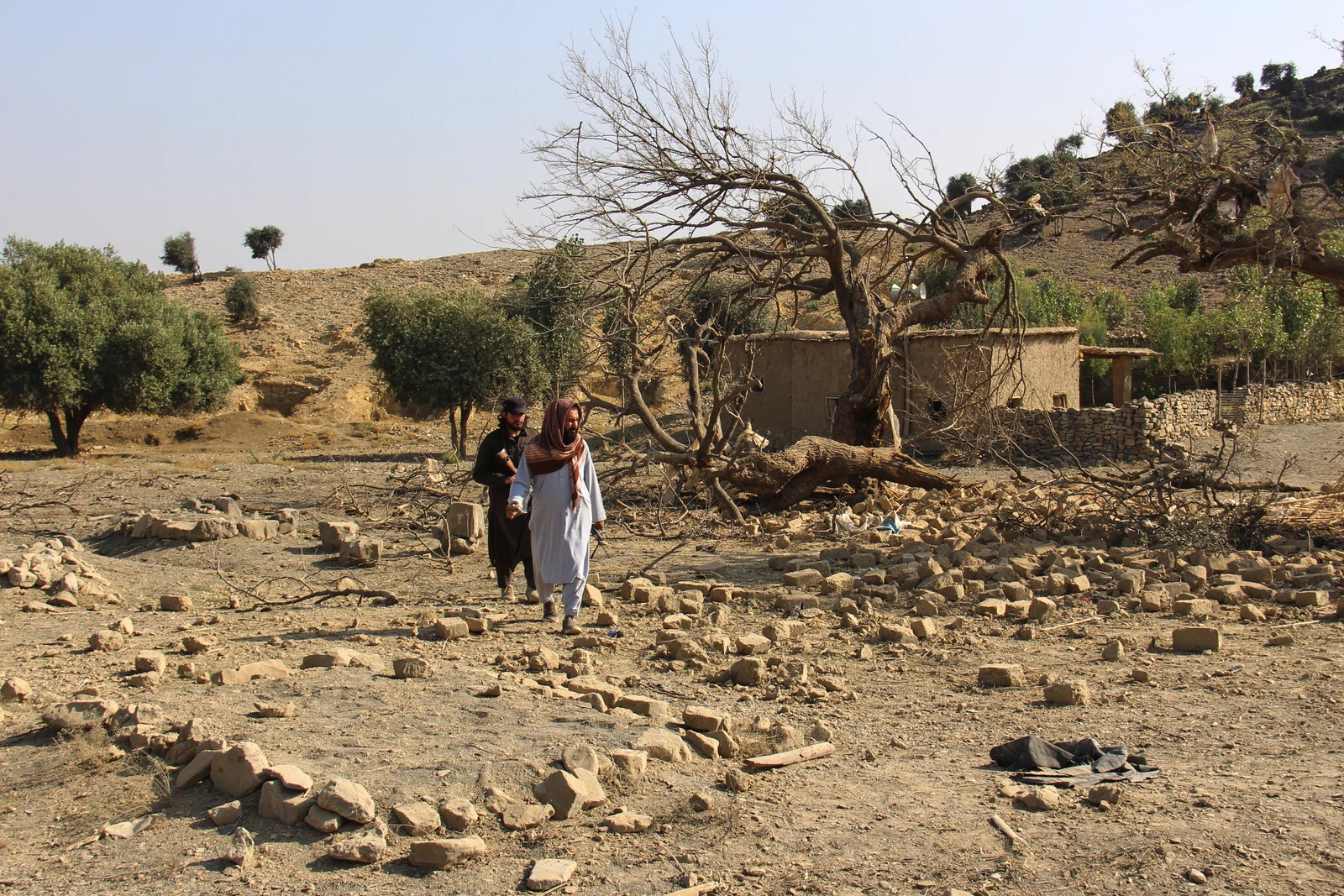 Pakistani airstrikes in Afghanistan kill 9 civilians, Kabul says; Pakistan says only militants hit