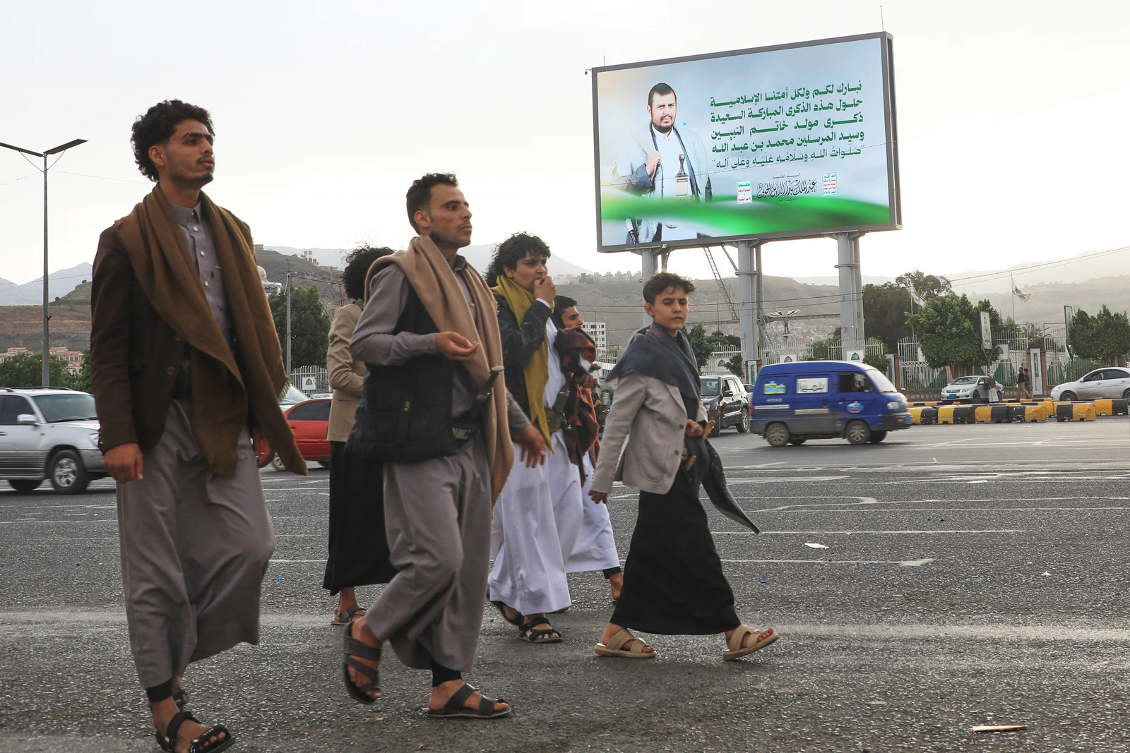 Toll from Yemen clashes passes 300 as civilians flee homes