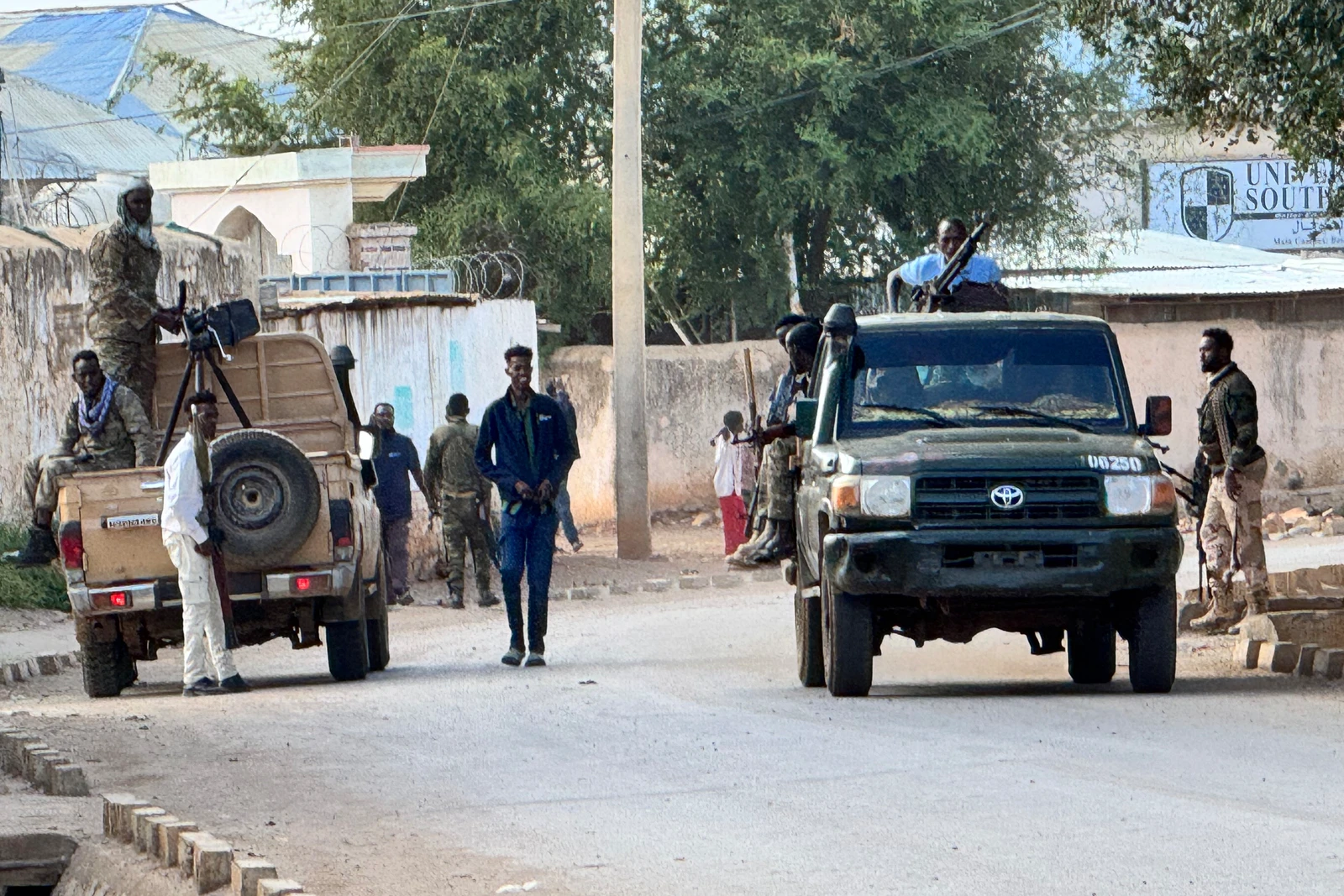 Fighting erupts in southwestern Somalia between government and militias