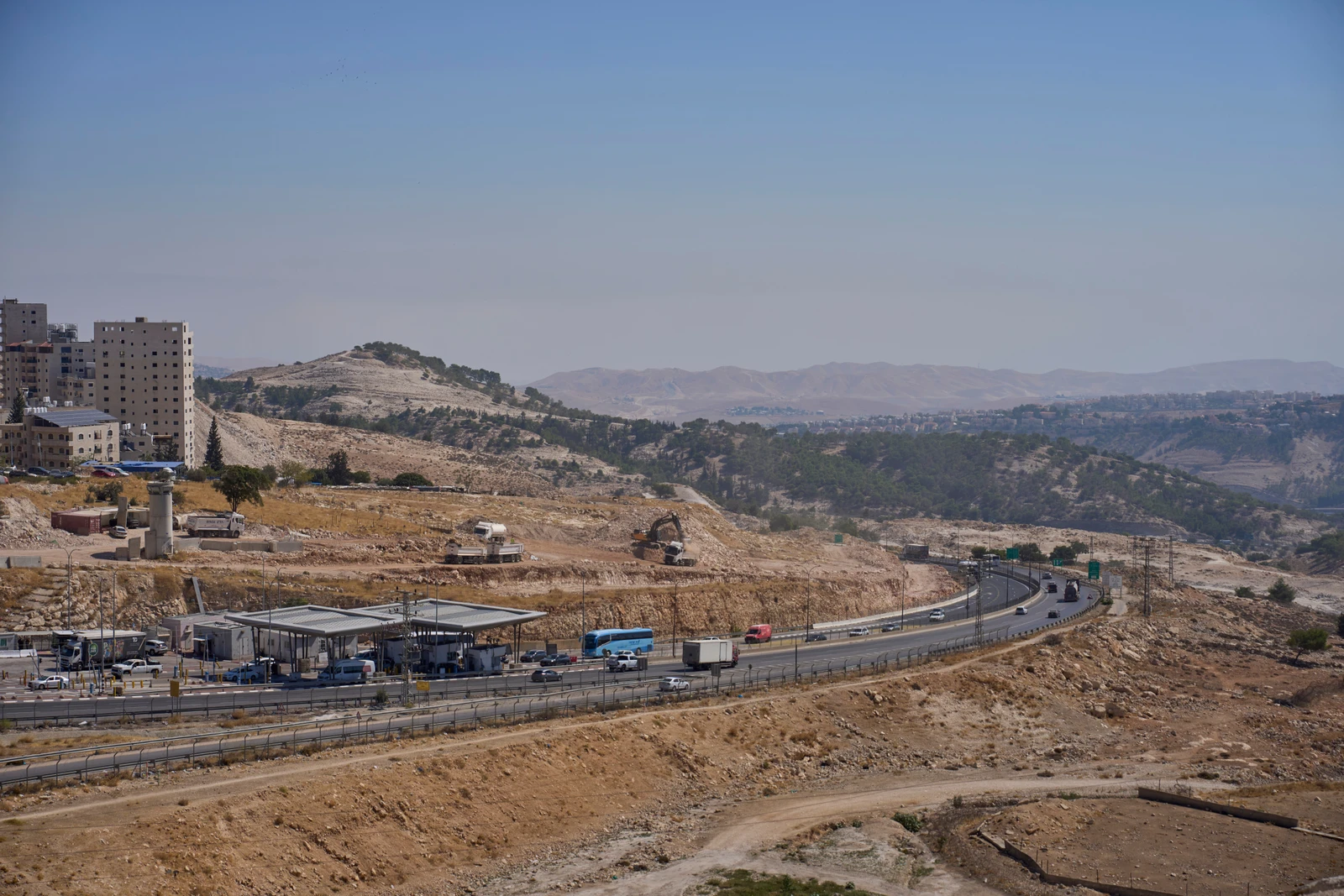 Australia prepares fresh Israel sanctions but not settlement trade ban