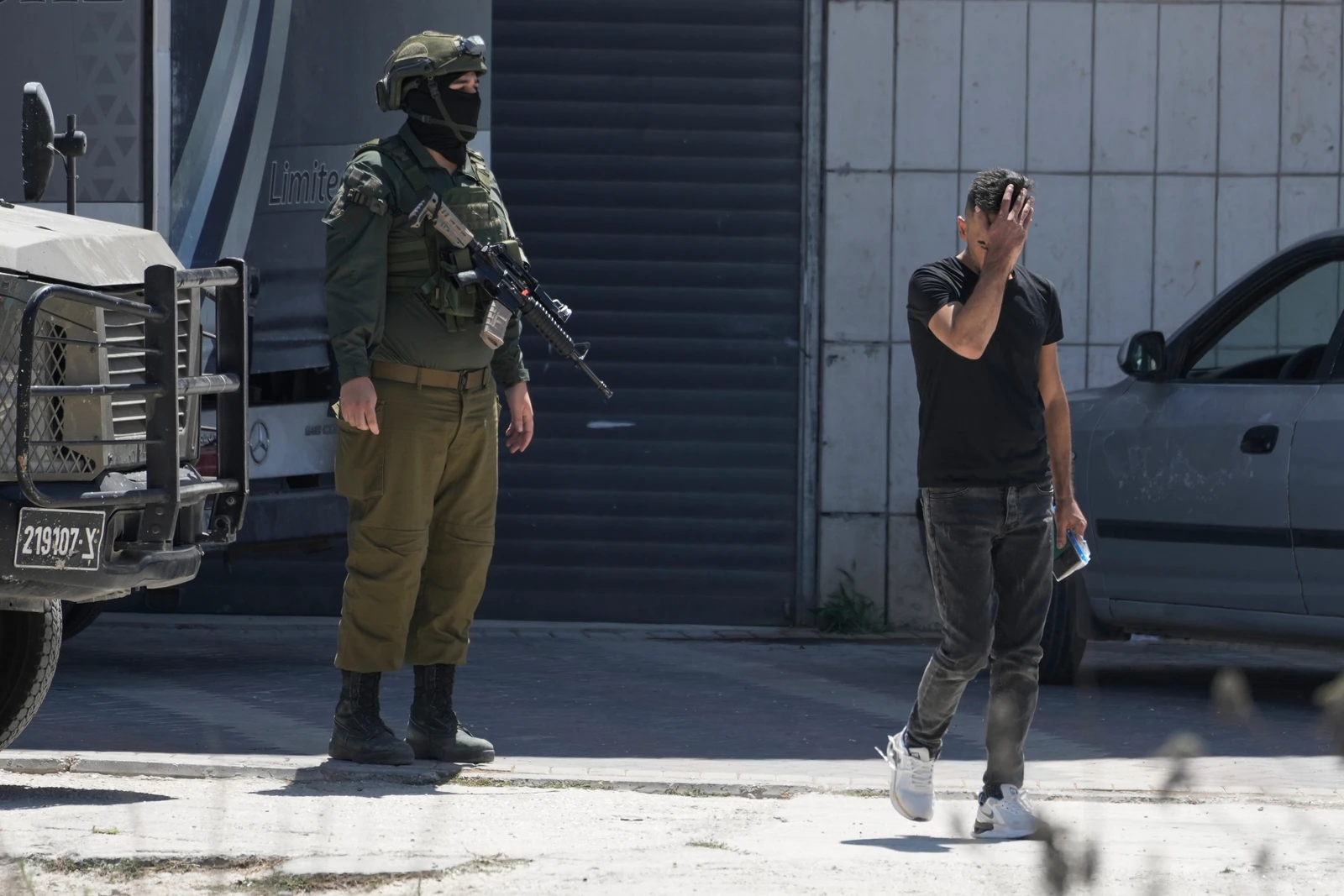 Palestinian man shot dead, 2 hurt in attack by Israeli settlers in West Bank