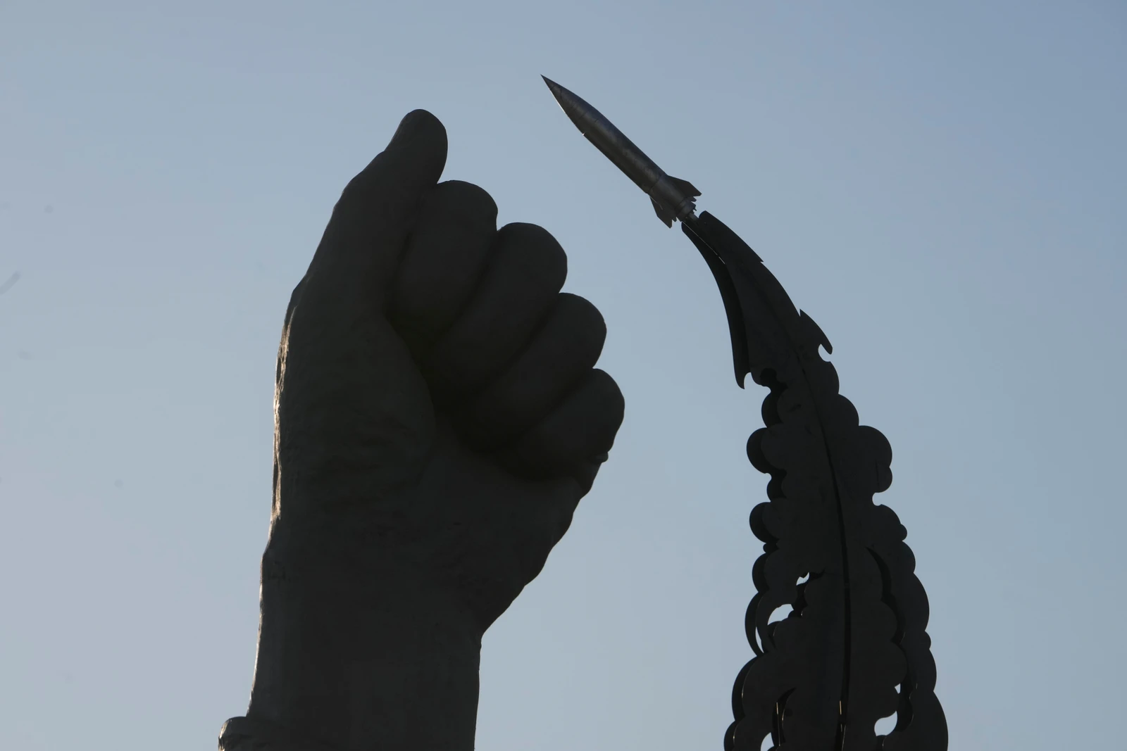 US House votes for a third time to end the Iran war as conflict drags on